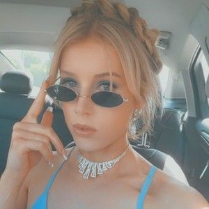 Meet your Posher, Caitlyn